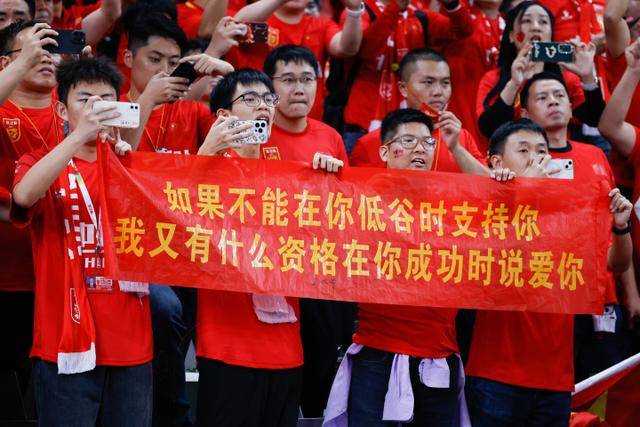 国足名单：武磊回归 杨明洋首入 王钰栋刘若钒在列