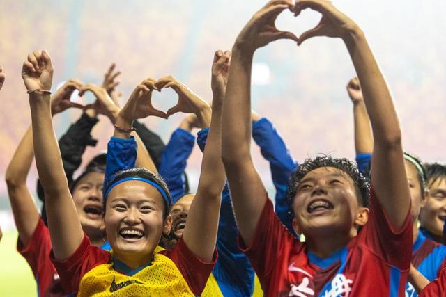 羽毛球亚锦赛：石宇奇王祉怡晋级决赛 国羽提前包揽女双冠亚军